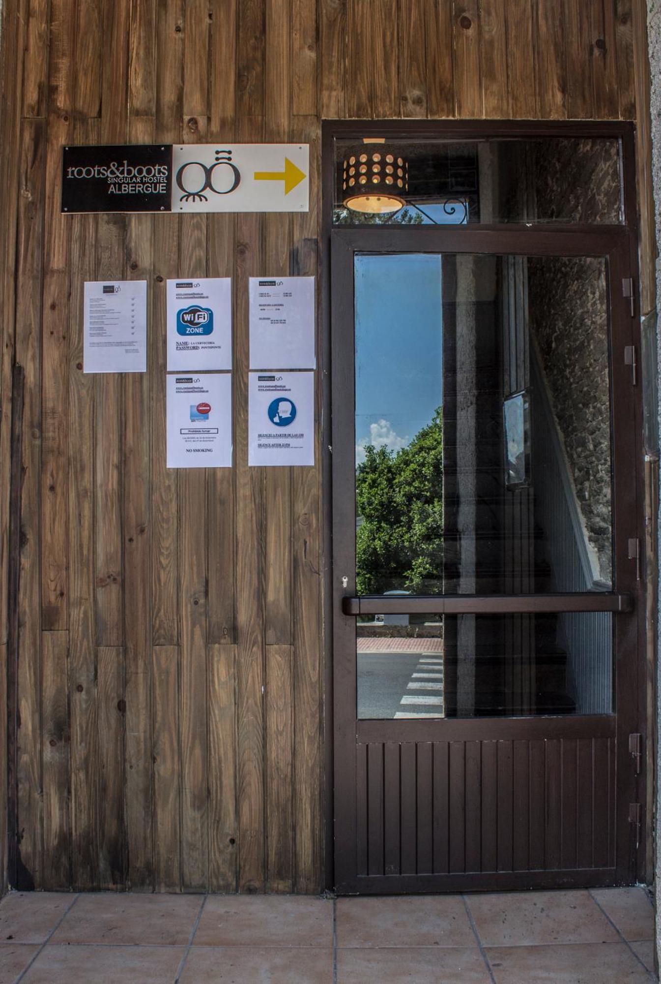 Roots&Boots Lugo Hostel Bagian luar foto